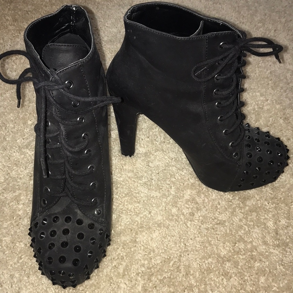 Women’s shoes